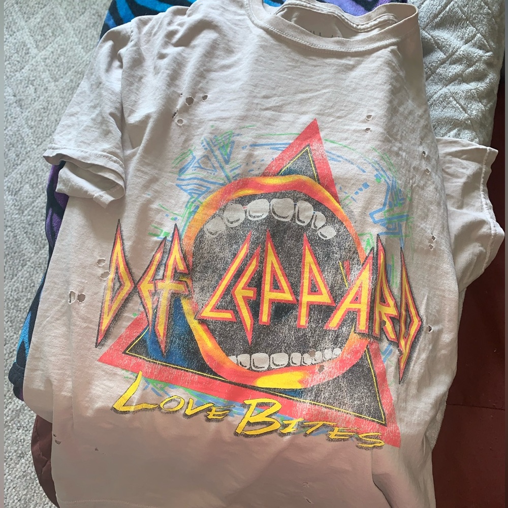 Def Leppard love bites tee